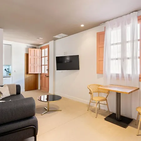 Limehome Calle Pozanco - Center