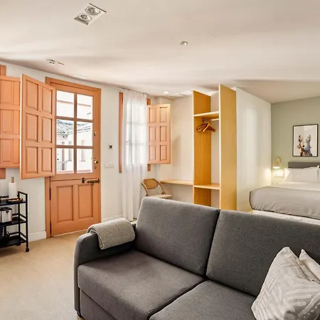Limehome Calle Pozanco - Center アパート